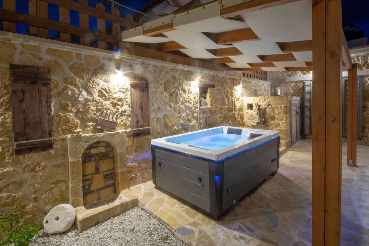 Pamelas House With Jacuzzi Kíssamos Esterno foto