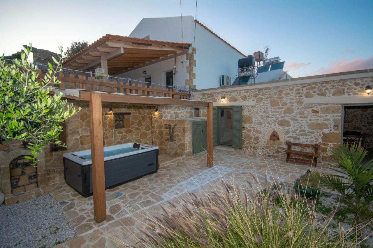Pamelas House With Jacuzzi Kíssamos Esterno foto